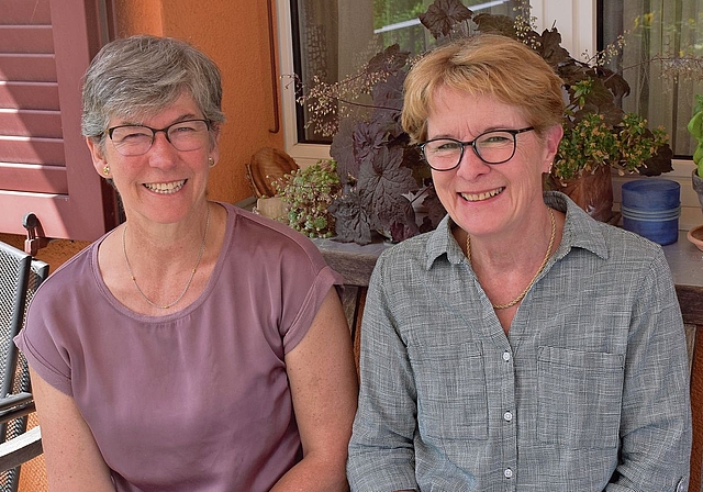 Bertha Heiri (links) und Brigitte Stach sind die treibenden Kräfte von palliativeCare Bettlach und Umgebung. Bild: Joseph Weibel