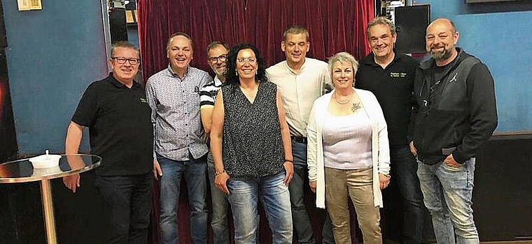 Das Kernteam «Sunrise-Disco»-Verein vereint in der alten Turnhalle: