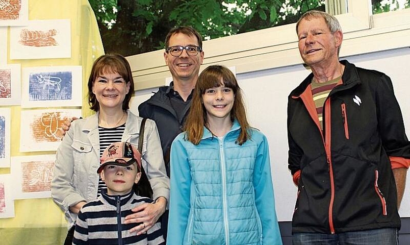 Interessierte Besucherinnen und Besucher (von links): Andrea Nussbaumer, Jan und Rahél, Sascha Nussbaumer (hinten) und Peter Nussbaumer.