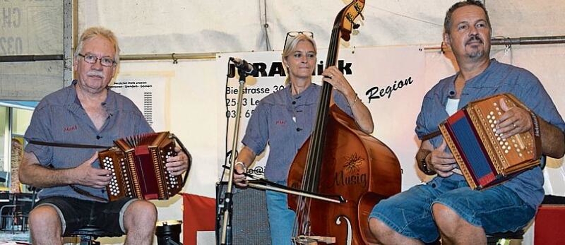 «Chueli Musig» mit Martin Schütz, Fränzi Henggi und Toni Anneler (von links) sorgten für die nötige Festzeltstimmung.