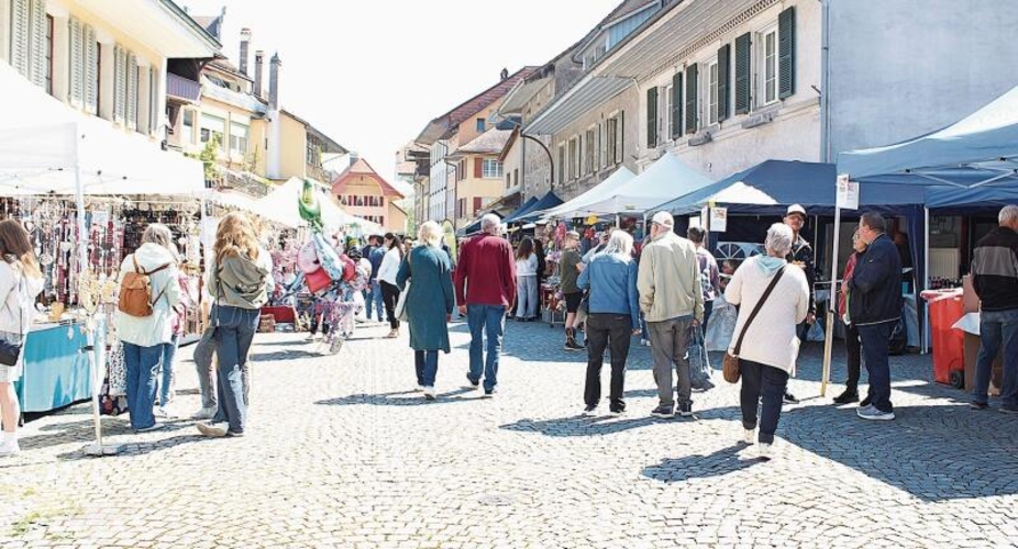 Der Frühlingsmarkt in Büren an der Aare kündigt inoffiziell immer auch das Winterende an. Bilder: Anna Gähler