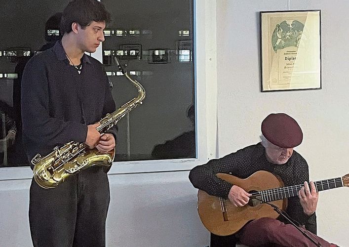 Carlos und Dalmiro Dorado lockerten mit ihren Klängen die Stimmung auf.