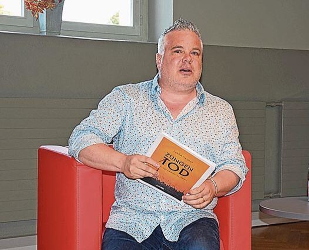 Krimiautor Peter Denlo liest aus seinem Werk «Zungentod». Anschliessend kocht er mit dem Publikum ein burmesisches Gericht.