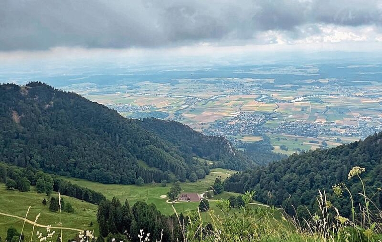 Einen herrlichen Ausblick bei klarem Wetter bietet auch die Wandfluh mit dem Bettleberg unterhalb des eindrücklichen Grats. Bild: Joseph Weibel