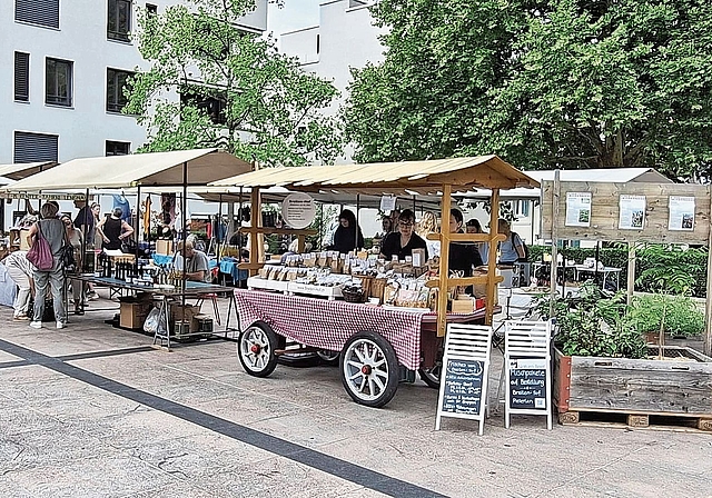 Klein und fein – so präsentiert sich der Herbstmarkt in Pieterlen im Zentrum des Seeländer Dorfes. 