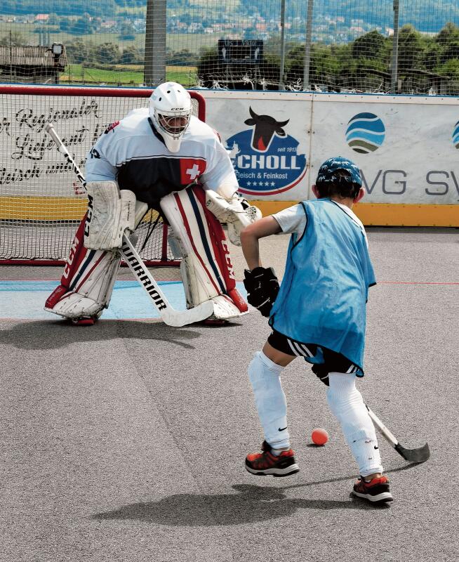 Ballannahme, Dribbling, Schuss, Goal. Das funktioniert auch bei den Kleinsten schon recht gut. Ballannahme, Dribbling, Schuss, Goal. Das funktioniert auch bei den Kleinsten schon recht gut.