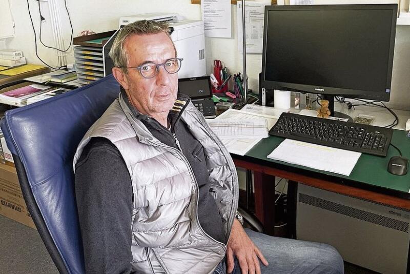 Paul M. Joss war 18 Jahre Badmeister im Schwimmbad Grenchen.
         
         
            Ende Oktober geht er
in Pension.