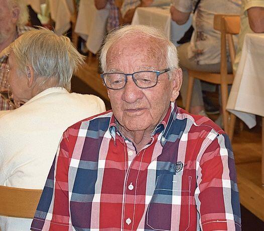 Der 93-jährige Peter Ammeter geniesst den Anlass.
