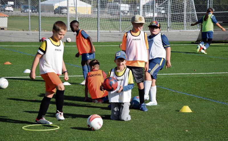 Aus mir wird bestimmt ein Fussballprofi. Der Anfang im Stadion Brühl ist jedenfalls gemacht. Bild: Daniel Martiny