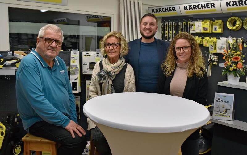 Ein starkes Quartett mit der ersten und zweiten Generation (von links): Rolf und Michèle Grimbühler, Daniel und Cindy Lack-Grimbühler. Seit 44 Jahren ist die Reinigungsfirma in der Grossregion und darüber hinaus erfolgreich tätig.