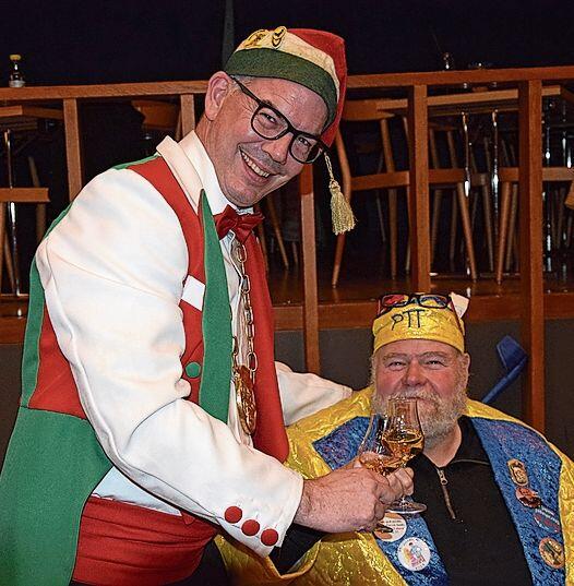 Obernarr Patrick Meier kümmerte sich um einen Gast aus Biel.