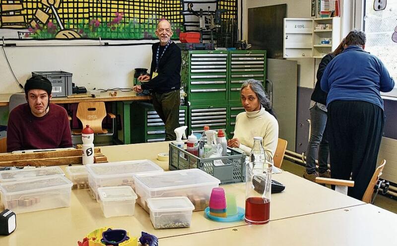 Metallatelier – Manfred Hofer, Aussenwohngruppe Delphin. 
Leila Blaser, Aussenwohngruppe Delphin. Vidoslav Kosic, Wohn-
gruppe Aloha.