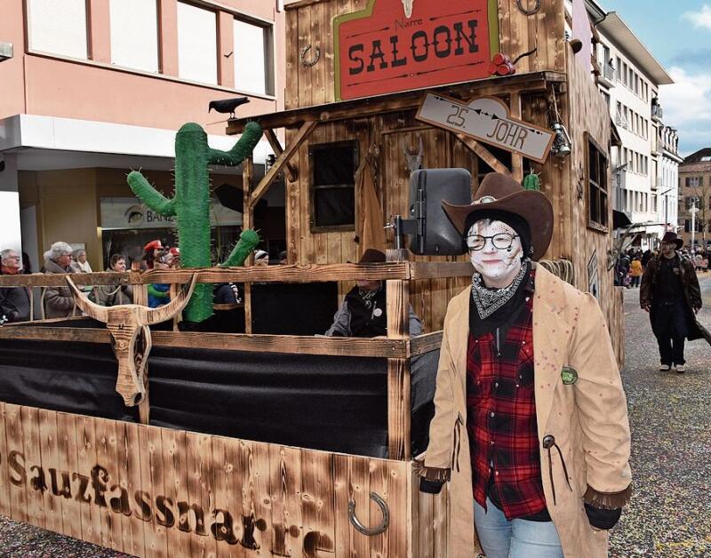 Schöner (Saloon-)Auftritt der Sauzfassnarre aus Selzach.