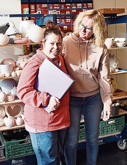 Töpferei – Michelle Zurbuchen, Wohngruppe Aventura. Claudine Viatte, Co-Leitung Töpferei.