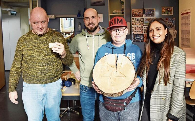 Holzatelier – Sascha Dubois, besucht die Tagesstätte. Simon Moser, Co-Leitung Holzatelier. Kim Huser, Aussenwohngruppe Delphin. Sabrina Schwab, Verantwortliche Marketing/Kommunikation