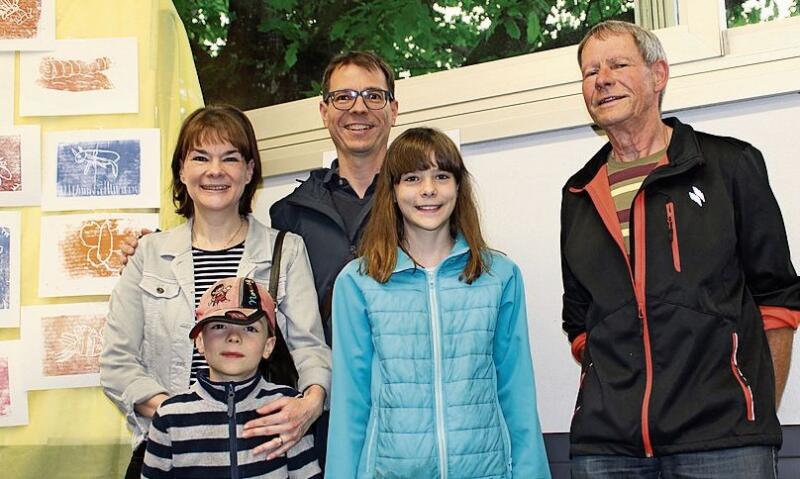 Interessierte Besucherinnen und Besucher (von links): Andrea Nussbaumer, Jan und Rahél, Sascha Nussbaumer (hinten) und Peter Nussbaumer.
