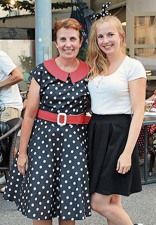 Schöne Outfits: Carole und Sandra Seuret im 50er-Look.