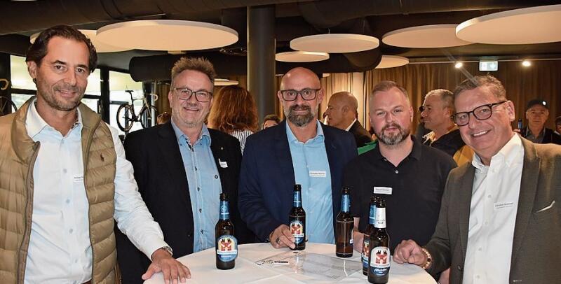 Gewerberunde Nummer 2 (v. l.): Philipp Vogelsang (Garage Vogelsang AG), Christian Hetzel (Hetzel Maler + Gipser AG), Giuseppe Marino und Pascal Genier (Auto Marino + Genier GmbH) und Christian Kemmer (Garage Vogelsang AG).