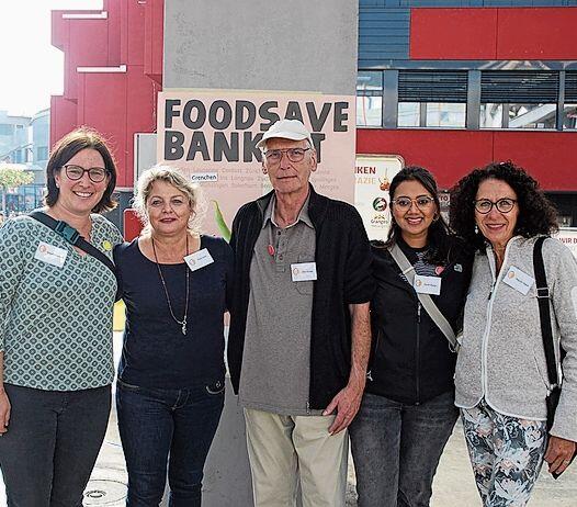Die Organisatoren der RestEssBar von links: Angela Kummer (Präsidentin und Mitbegründerin), Karin Roth (Mitglied), Jürg Surdez (Mitglied), Farah Rumy (Mitbegründerin und Vorstandsmitglied) sowie Regula Vögeli (Mitglied).