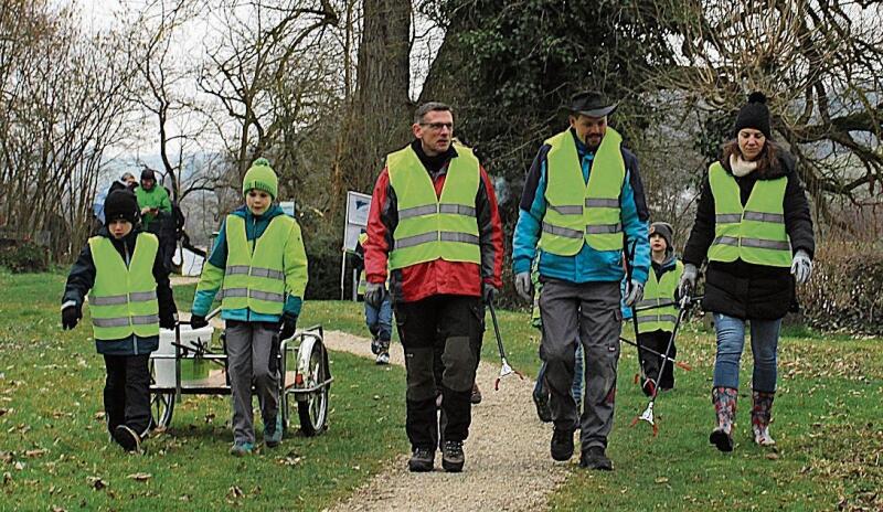 Diese voll ausgerüstete Gruppe macht sich auf den Weg.Bilder: Anna Gähler
