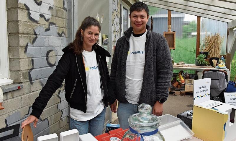 Beim «rodania Frühlingsfest» lockte wiederum ein attraktives Gewinnspiel. Debora Kühnis und Lukas Kälin von der rodania erklären, wie das Spiel läuft.