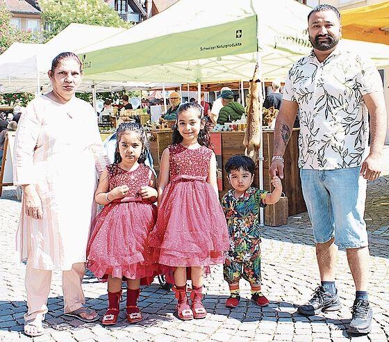 Ein Familienausflug mit (von links) Renu Behal, Ravneet Kaur Syan, Gurnoor Kaur Syan, Anirab Singh Syan und Dawinder Singh Syan.