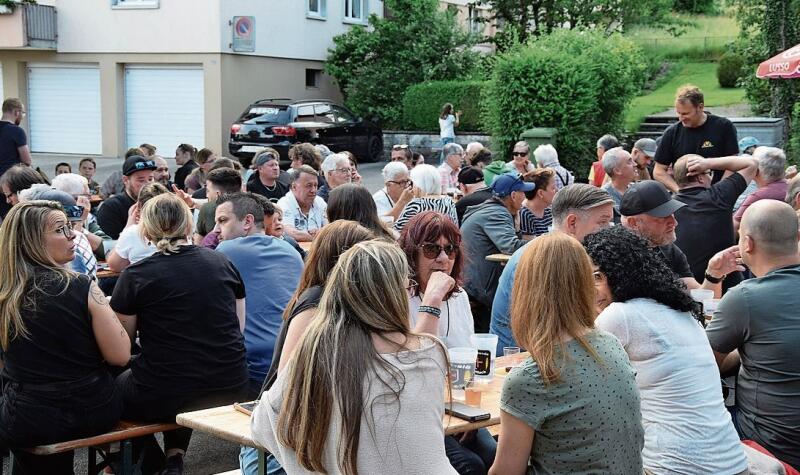 Viele Bettlacherinnen und Bettlacher lassen es sich nicht nehmen, jährlich ihr eigenes Bier zu zelebrieren.