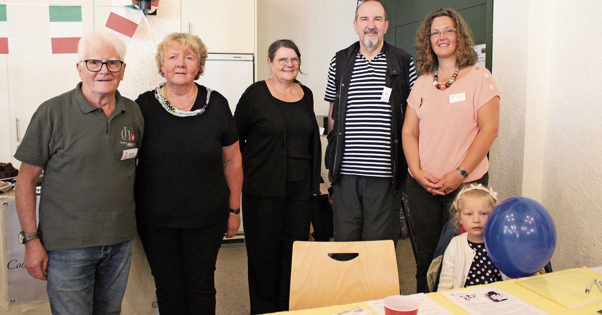 Ein Teil des OK Grenchner Infomarkt (von links): Stanislao Martucci, Yvonne Walker, Petra Schwaller, Werner Schläfli, Domenica Imperiali und Leandra.