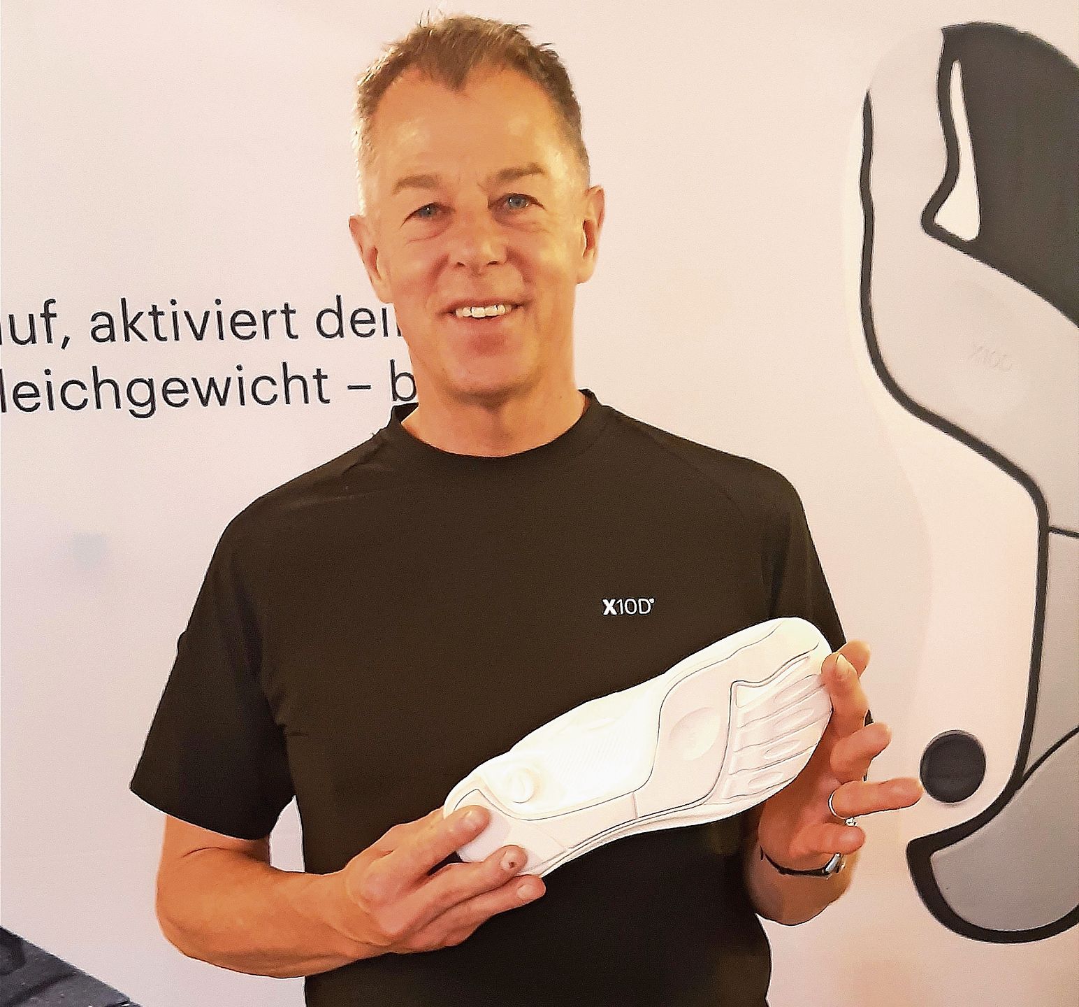 Der Grenchner Physiotherapeut Jan Swager van Dok hat einen eigenen Schuh entwickelt.