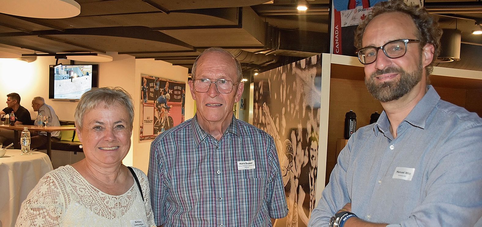 Die gute Stimmung übertrug sich auch auf die Gäste (von links): Bettlachs Gemeindepräsidentin Barbara Leibundgut, Hans Stuber, Stuber Planung und Entwicklung, sowie Geschäftsführer Manuel Wirz von der Invents AG. 