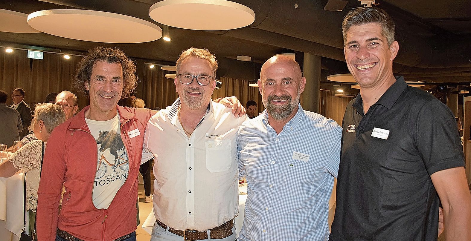 Moderator Franco Marvulli (ganz rechts) mit Gönnern Sandro Palmieri, Christian Hetzel (Hetzel Maler & Gipser) und Giuseppe Marino (Auto Marino & Genier GmbH). 