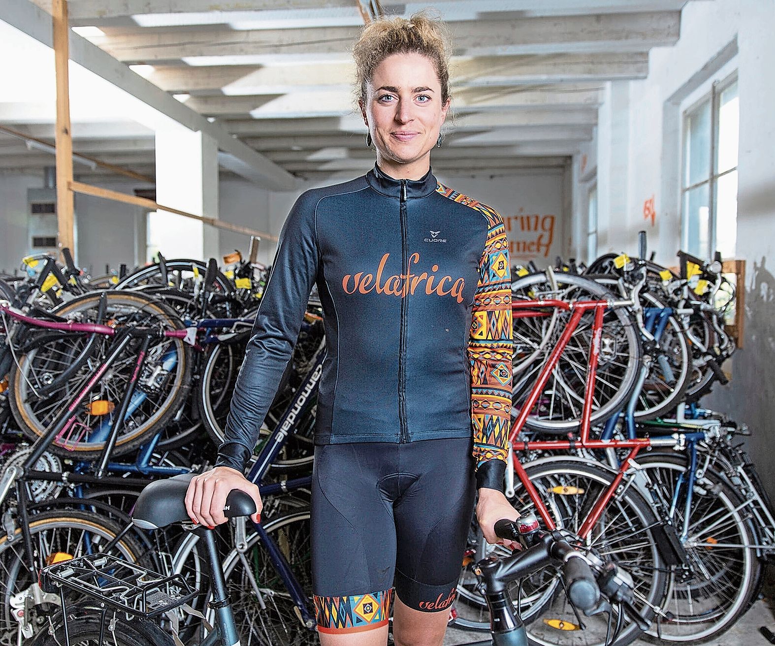 Marlen Reusser, seit Sonntag neue Weltmeisterin im Zeitfahren, betätigt sich seit Jahren als Botschafterin von Velafrica.Bild: zvg