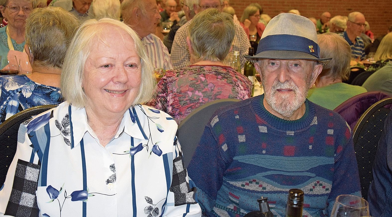 Therese und Luigi Bono geniessen den Festakt.
