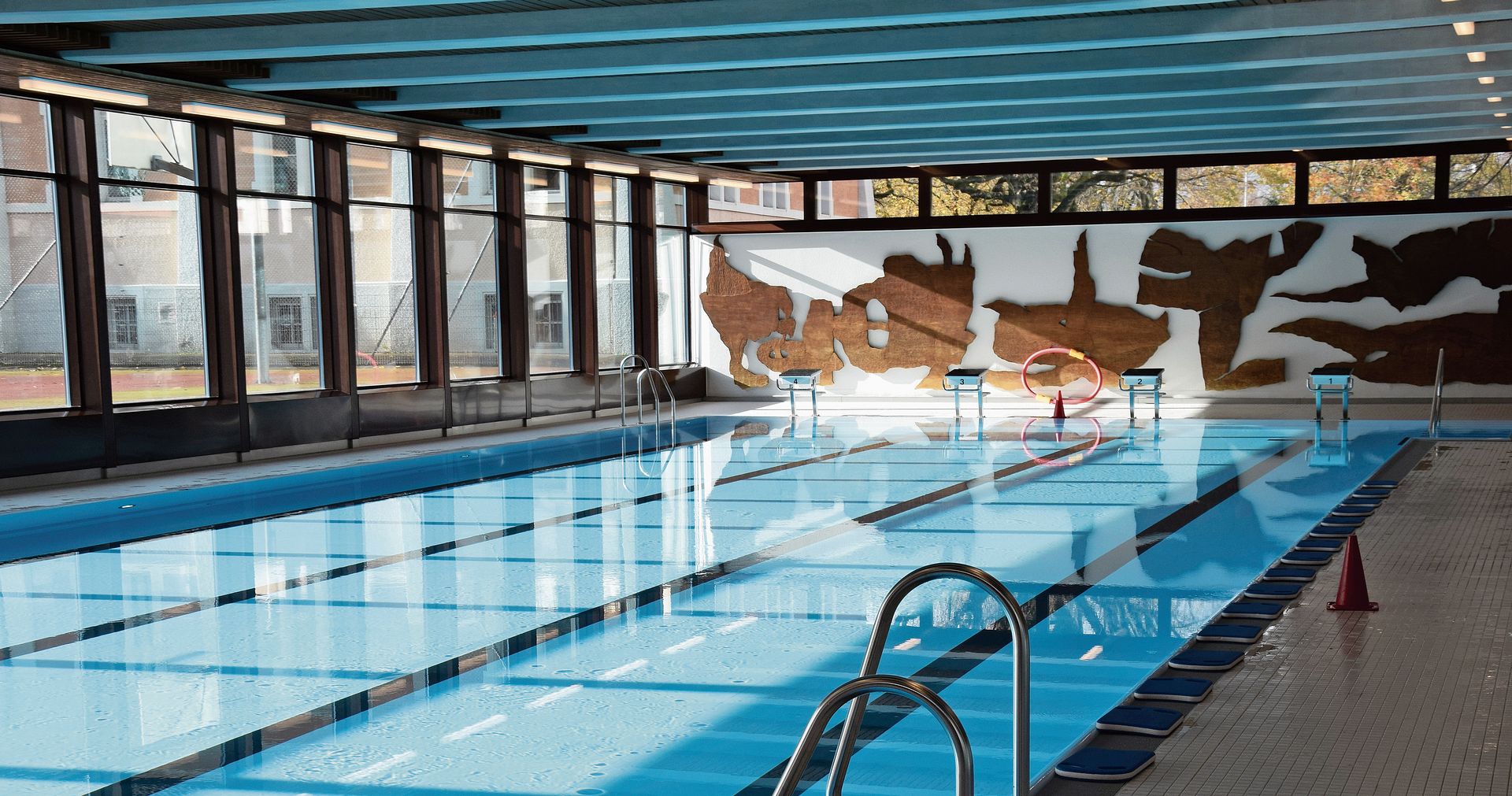 Die Schwimmhalle in Grenchen erstrahlt in neuem Glanz. 18 Monate dauerten die umfangreichen Sanierungsarbeiten.
