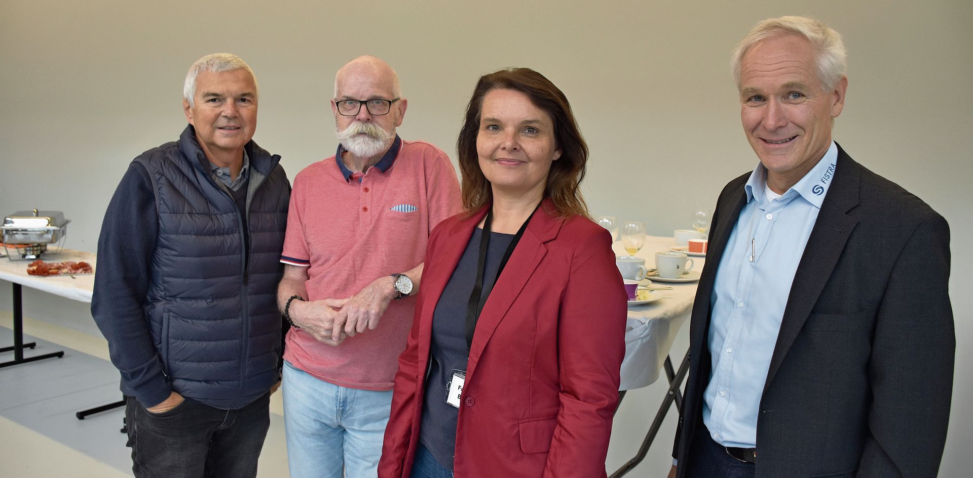 Auch Silvio Bertini (links), Präsident Swissmechanic Solothurn, hat allen Grund zur Freude nach der offiziellen Eröffnung des Campus Technik, wo Swissmechanic ebenfalls eine wichtige Rolle spielt. Weiter im Bild (von links): René Känzig (Dozent hftm), Franziska Buchser in Doppelfunktion (Finanzverantwortliche bei der hftm und Vertreterin des Sponsors Schlüssel Steiner, Solothurn)und Patrick Galli von Fistra Treuhand. 