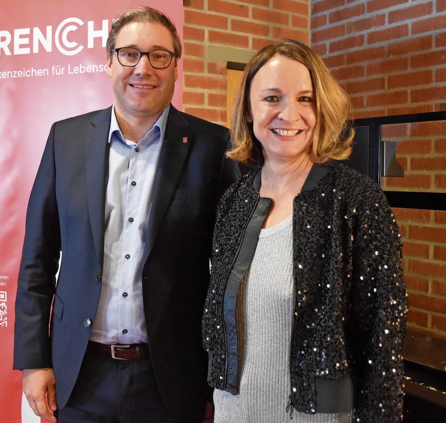 Die erste «First Lady» von Grenchen: Susanne Sahli erlebte als designierte Stadtpräsidentin am Neujahrskonzert ihren ersten offiziellen Auftritt. Links von ihr Stadtschreiber Sven Schär. 