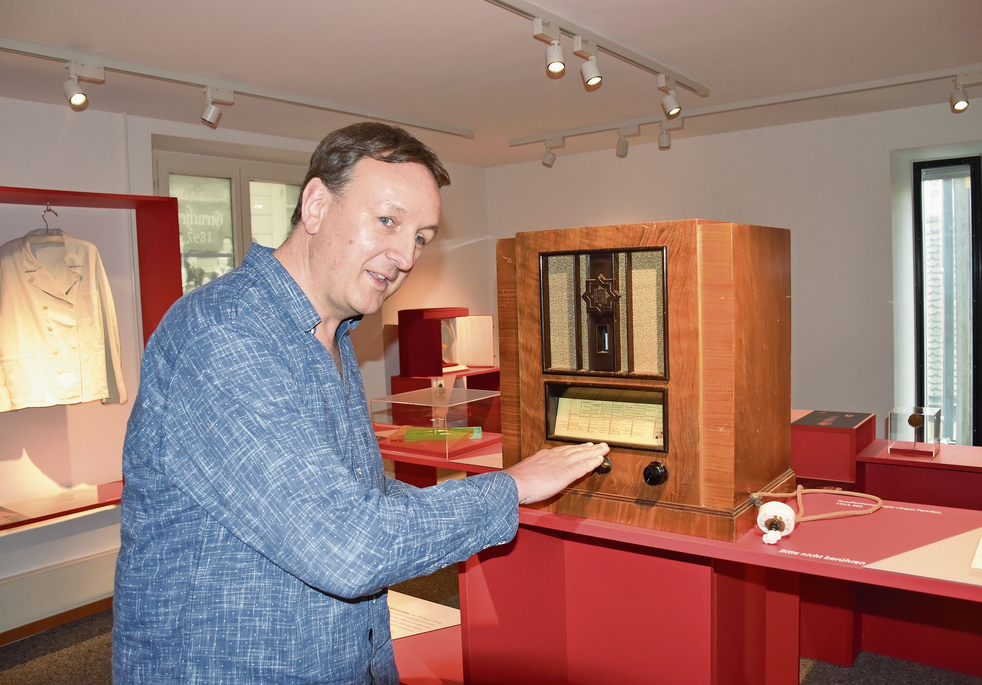 Der Rundfunkempfänger aus dem Grenchen von «gestern» ist dem Besucher aus Thun besonders aufgefallen.  