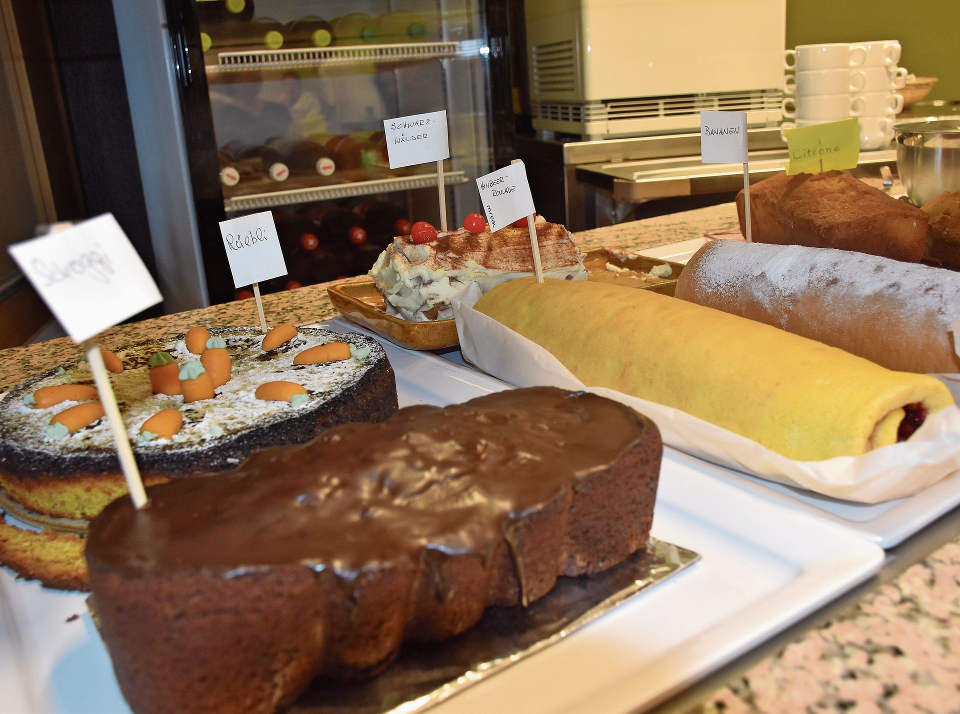 Nach dem leckeren Pilzpastetli lockt dann auch noch ein schmackiges Kuchenbuffet.