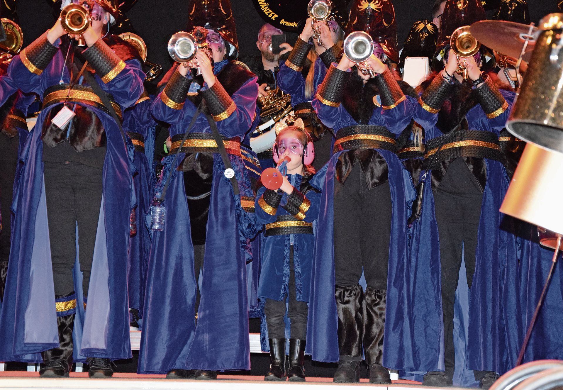 Die jubilierenden Schuelschwänzer machten den Anfang.