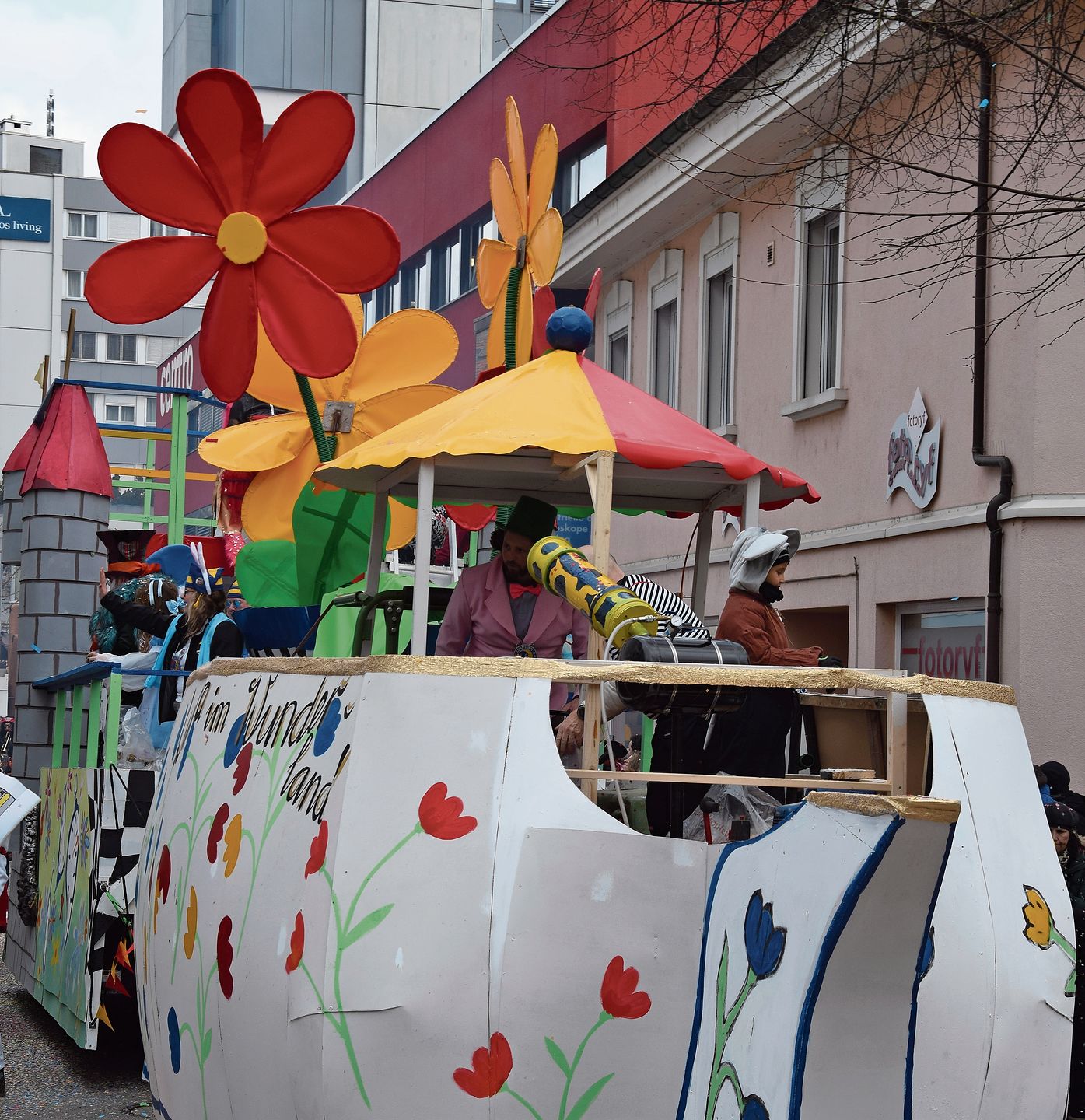 Die Luna-Zunft präsentiert «Alice im Wunderland».