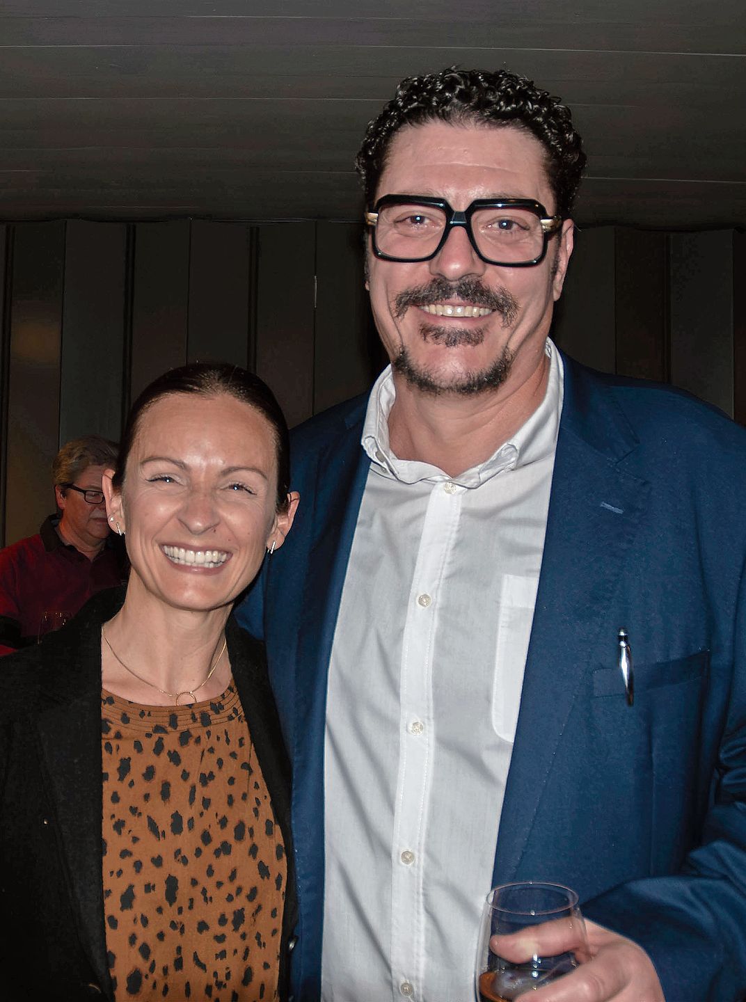 Sabrina Scheurer mit Jean-Paul Peronace, Präsident der Kulturkommission der Stadt Grenchen.