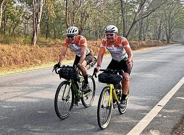 Immer motiviert: Patrik Hegelbach auf seinem gelben Gravelbike.Bilder: zvg