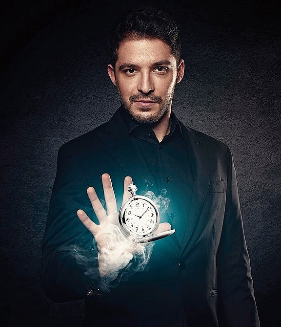 Drei der elf auftretenden Magier an der Jubiläumsgala am Samstagabend vom 25. April 2026 (von links): Francesco Della Bona, Ibuki und Morten Christiansen. Bilder: zvg Drei der elf auftretenden Magier an der Jubiläumsgala am Samstagabend vom 25. April 2026 (von links): Francesco Della Bona, Ibuki und Morten Christiansen. Bilder: zvg