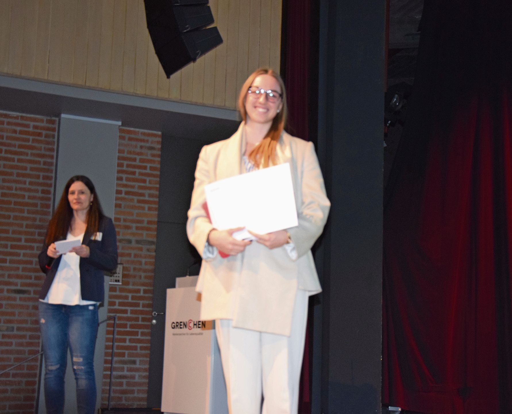 Leichtathletin und Kugelstösserin Lenja Heusser für einmal in einem ungewohnten Outfit.