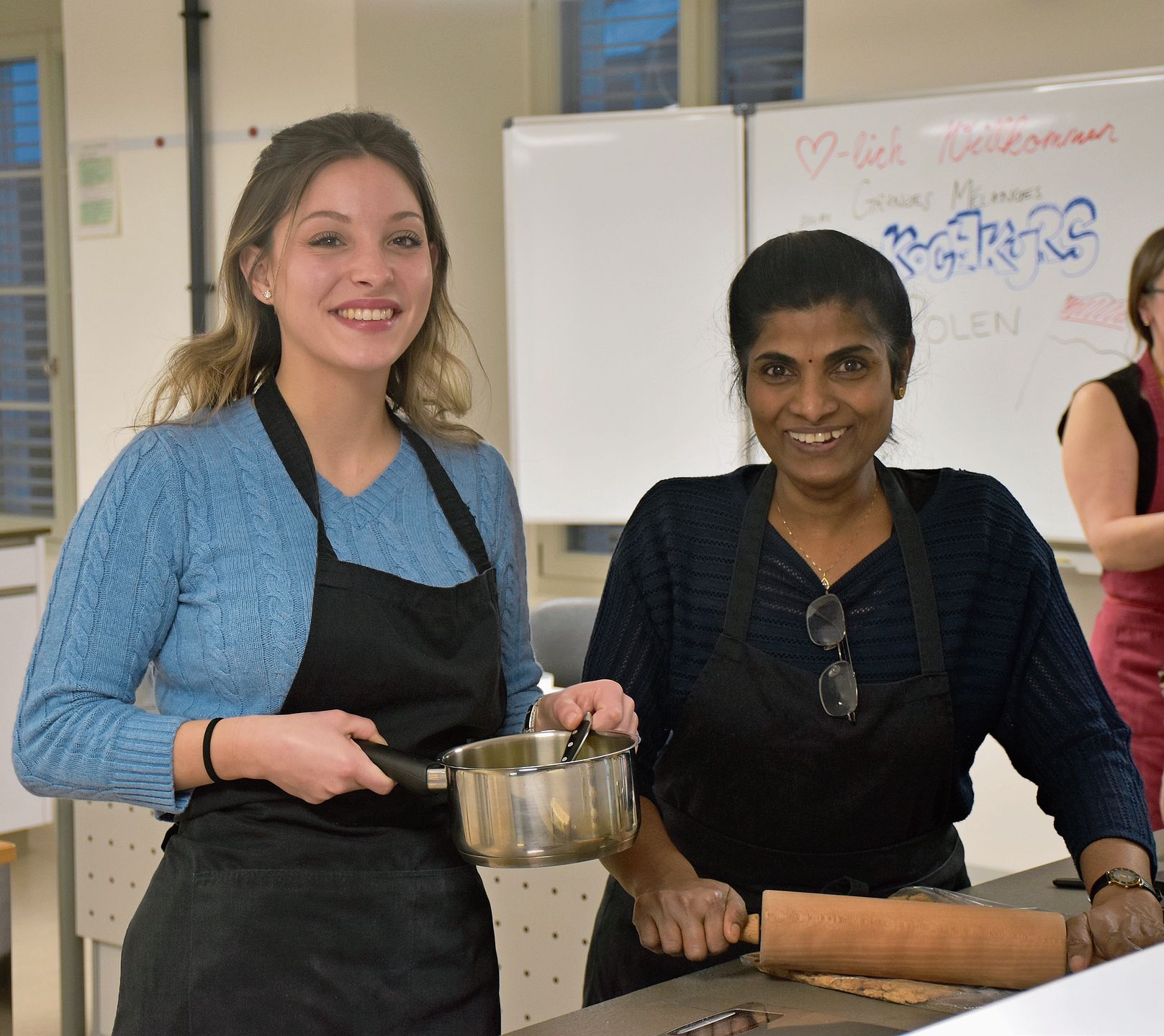 Autorin Lisa Bertelle (links) mit ihrer Kochpartnerin Thayamathi Manichelvan. Bild: zvg Autorin Lisa Bertelle (links) mit ihrer Kochpartnerin Thayamathi Manichelvan. Bild: zvg