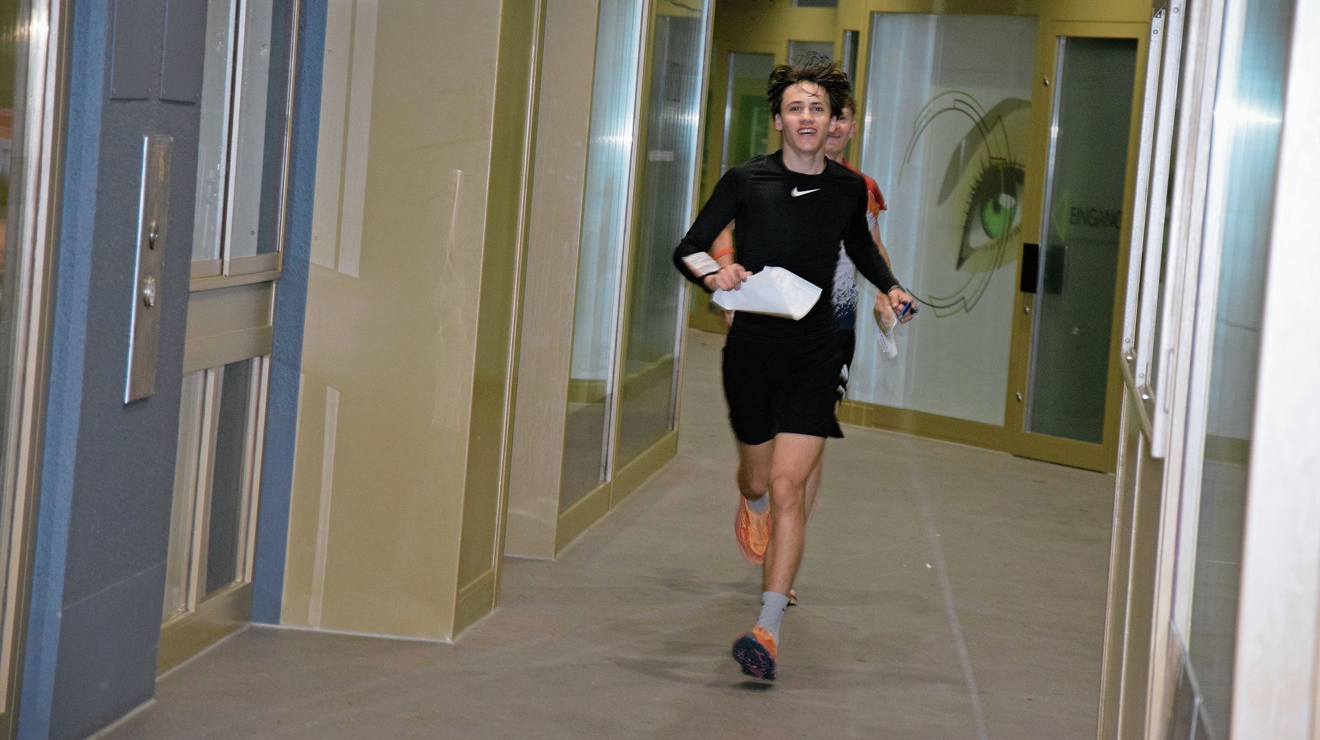 Gar aus der Passage kamen die Sportler in horrendem Tempo daher. Gar aus der Passage kamen die Sportler in horrendem Tempo daher.