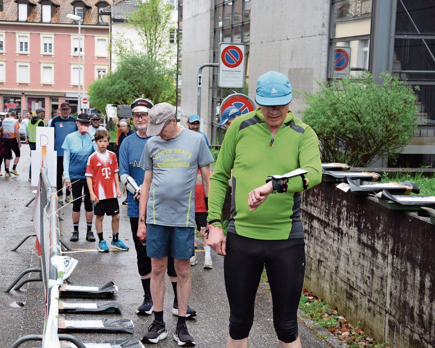 Am Start werden die OL‑Karten erst in letzter Sekunde ausgehändigt. Am Start werden die OL‑Karten erst in letzter Sekunde ausgehändigt.