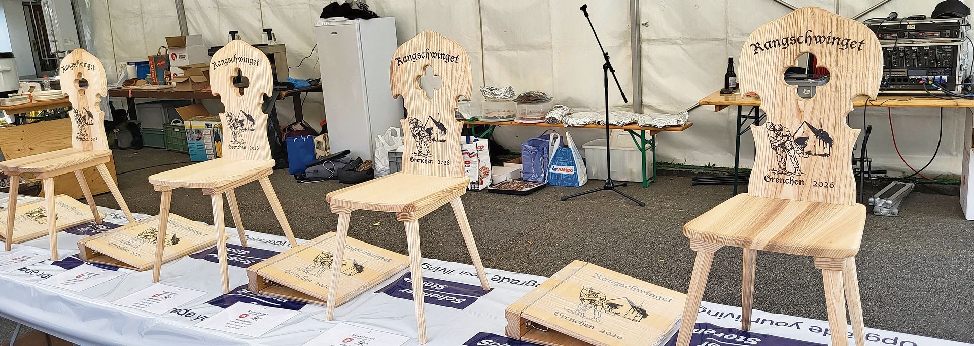 Immer ein ganz besonderes Bild – der Gabentempel für die Schwinger, die sich ihren Preis selber aussuchen können. 