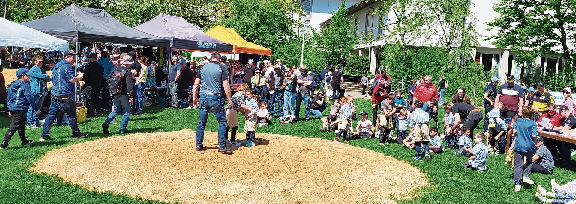 Das Prinzenschwingen ist für Mädchen und Jungen im Alter zwischen 5 und 7 Jahren und findet immer grossen Anklang. In dieser Kategorie machen die Kleinen ihre ersten Schwingerfahrungen und können testen, ob sie in diesem Sport gross werden wollen.