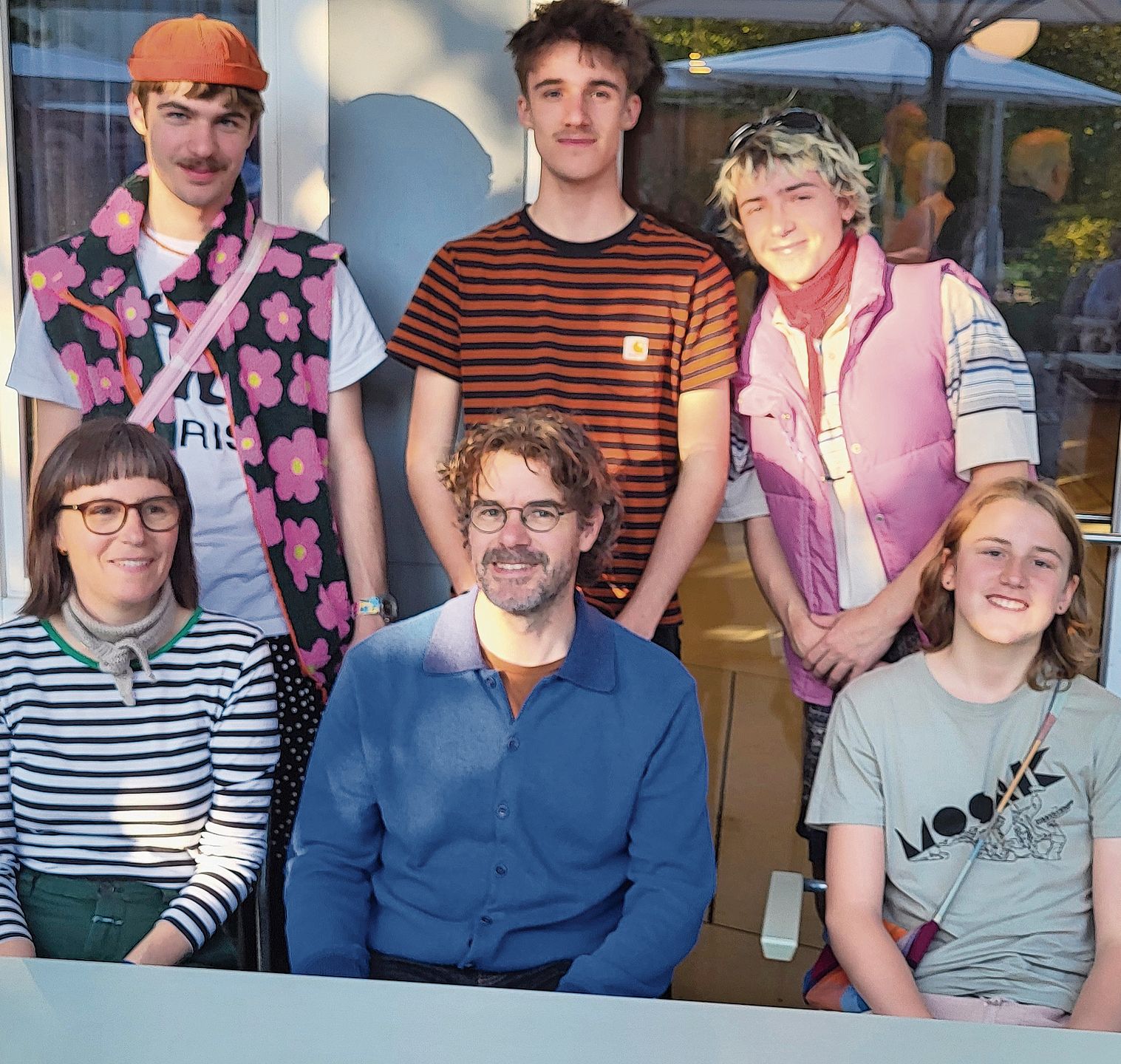 Gäste aus der Kantonshauptstadt Solothurn (sitzend): Katrin, Tobias und Maxine, stehend: Thiérry, Lionel und Camille Schwägli. Sie gönnten sich zum ersten Mal den zauberhaften Abend in Grenchen. 